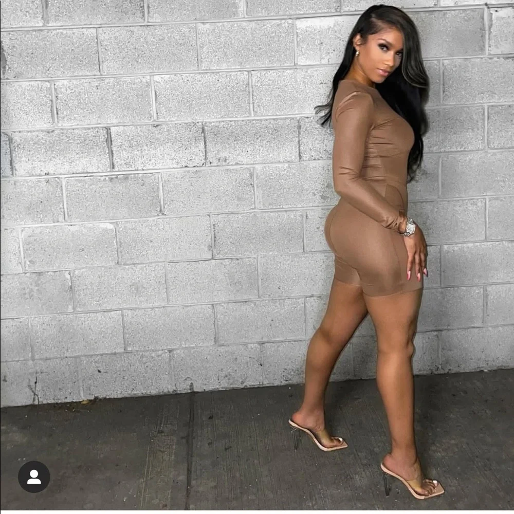 Skims INSPIRED stretchy two piece. - Picture 3 of 4